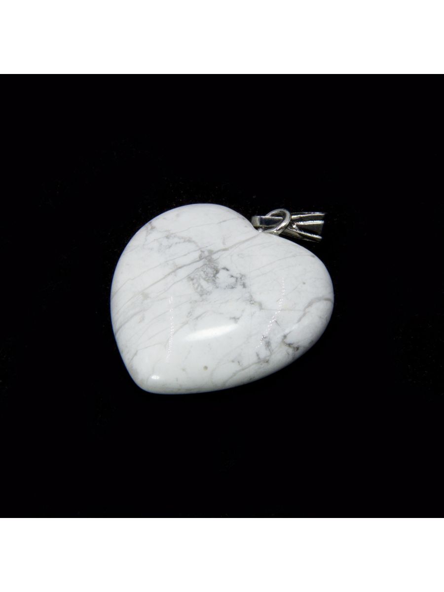 Подвеска Сердечко из камня Белый кохолонг оберег на любовь и творческое вдохновение 2см